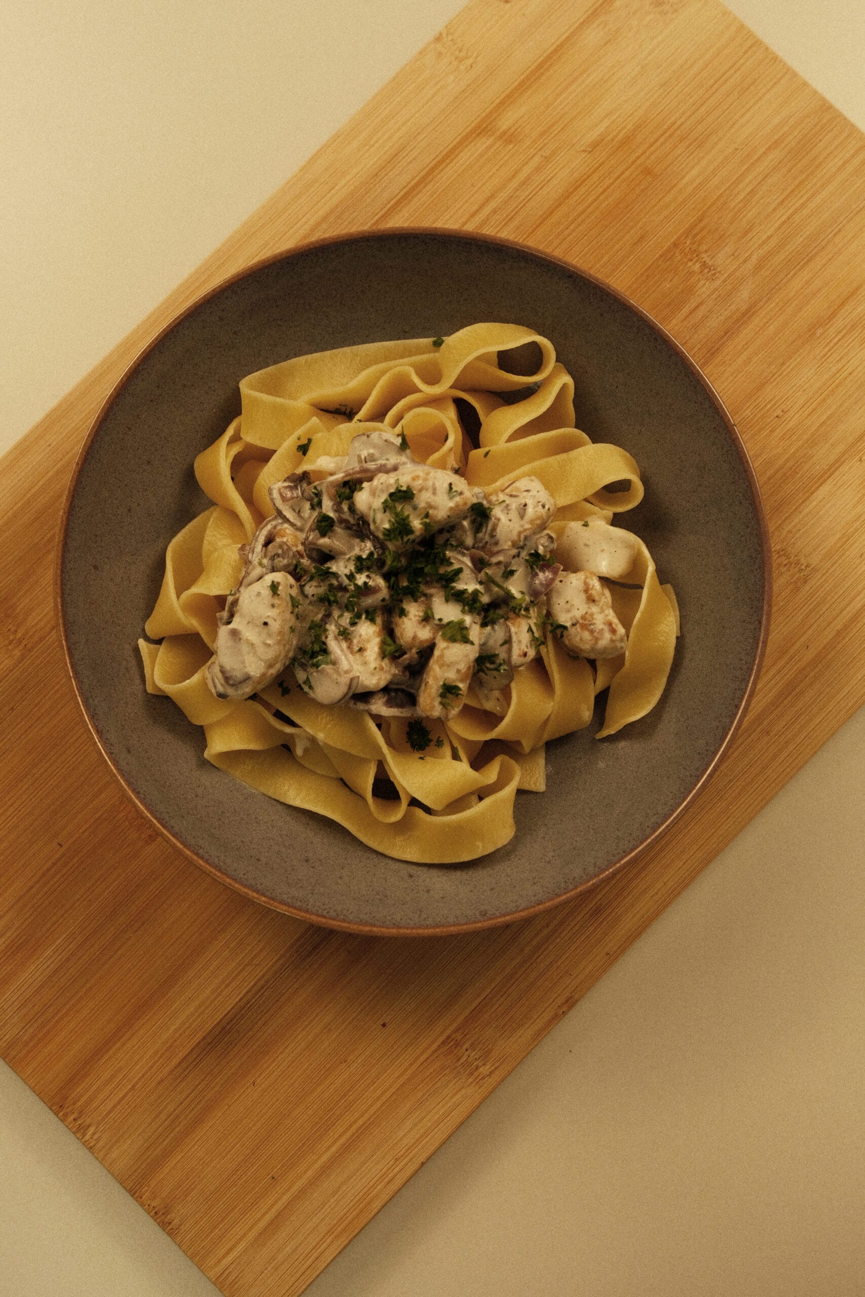 Vegetarian Zurich-style sliced meat in creamy mushroom sauce - Luya